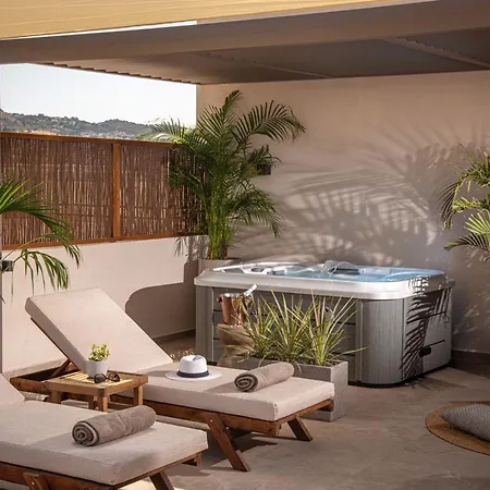 Theatro Living In Elegance - Luxury In דירה *